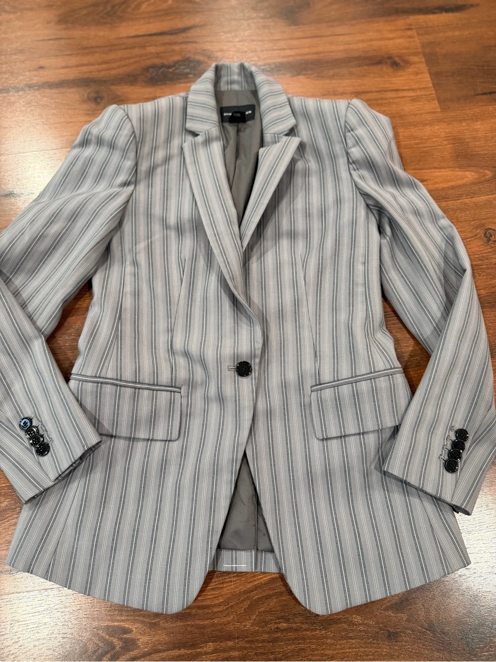 Club Monaco Women's Borrem
Blazer Wool Blend Suit Jacket
Size 0 Grey striped